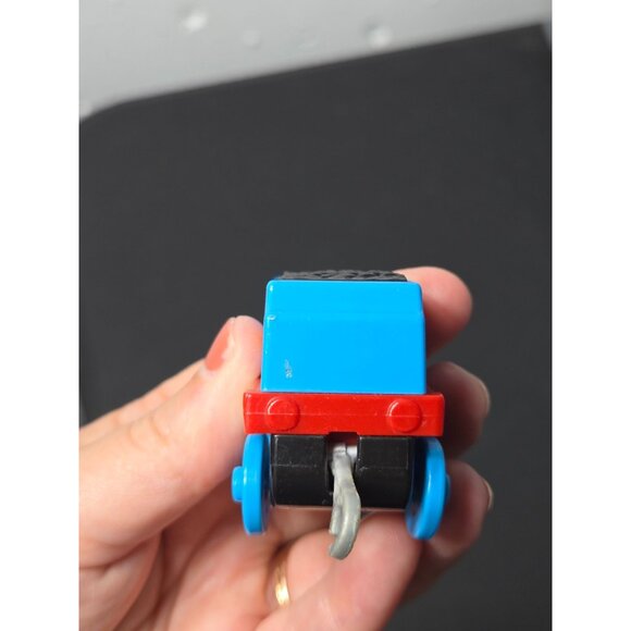 2018 Thomas & Friends Gordon Train Tank Engine with Coal Car Pull Along Toy - Picture 4 of 11